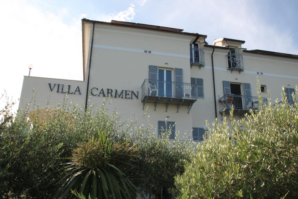 Residence Villa Carmen Fronte Mare A 50 Mt Pietra Ligure Bagian luar foto