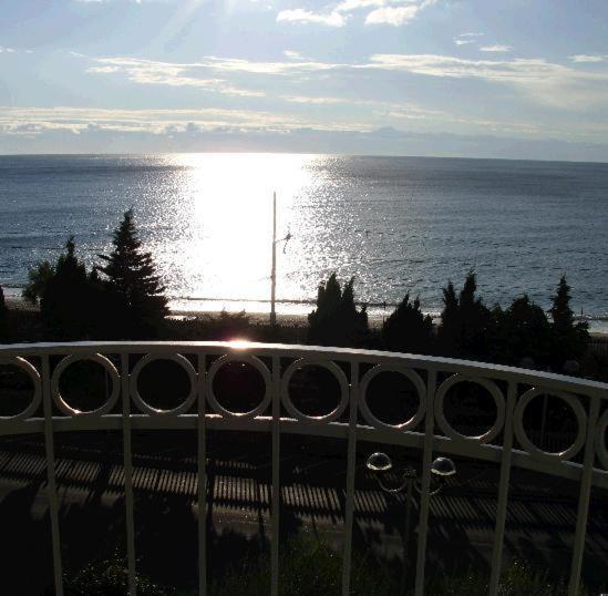 Residence Villa Carmen Fronte Mare A 50 Mt Pietra Ligure Bagian luar foto