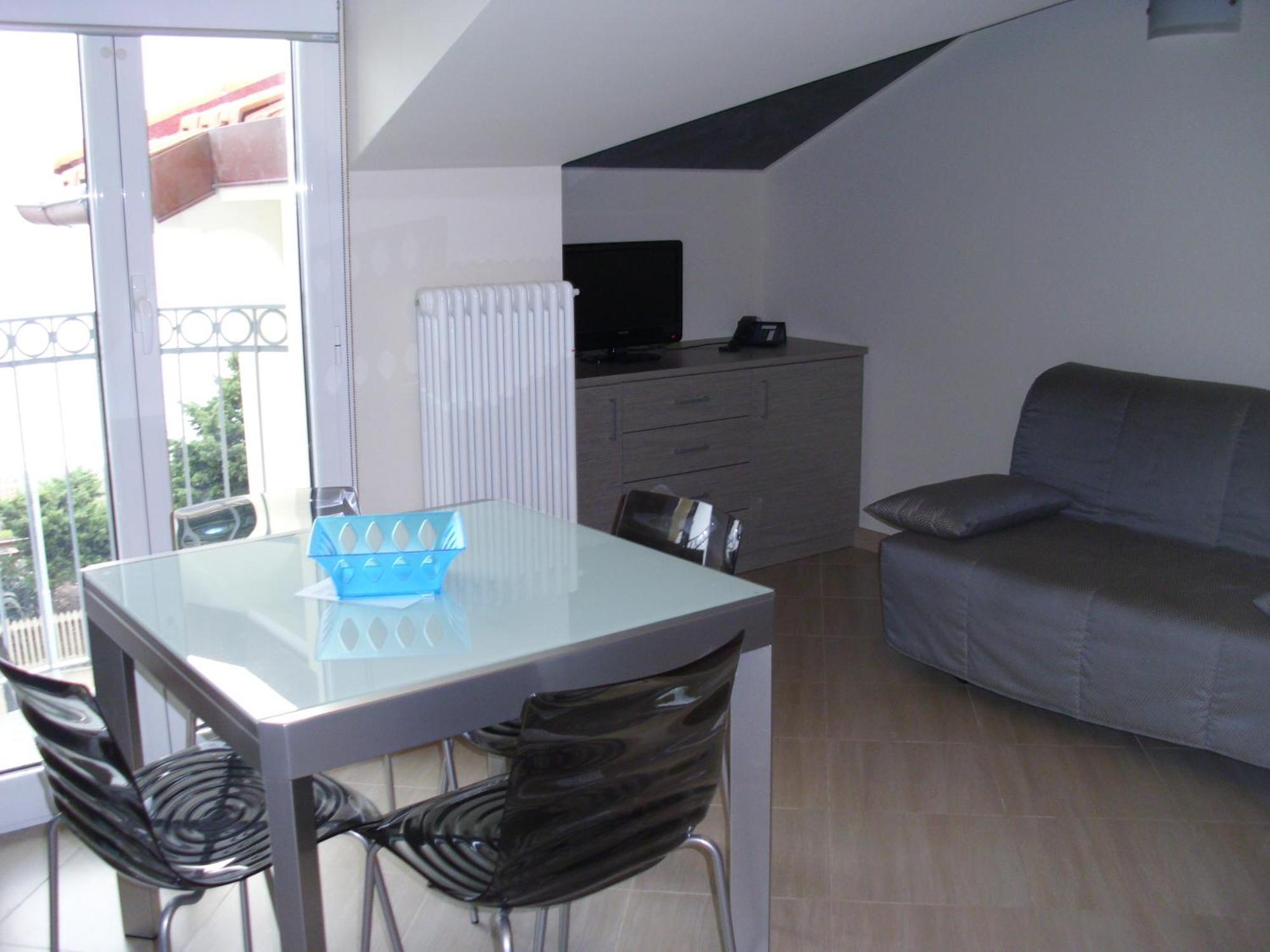 Residence Villa Carmen Fronte Mare A 50 Mt Pietra Ligure Bagian luar foto