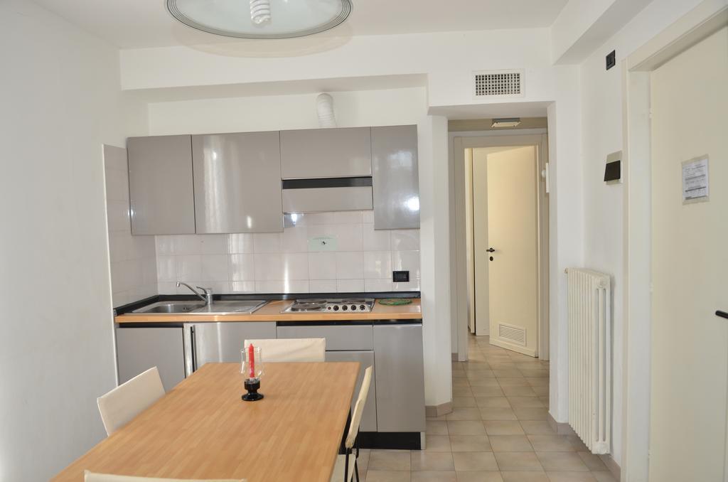 Residence Villa Carmen Fronte Mare A 50 Mt Pietra Ligure Bagian luar foto