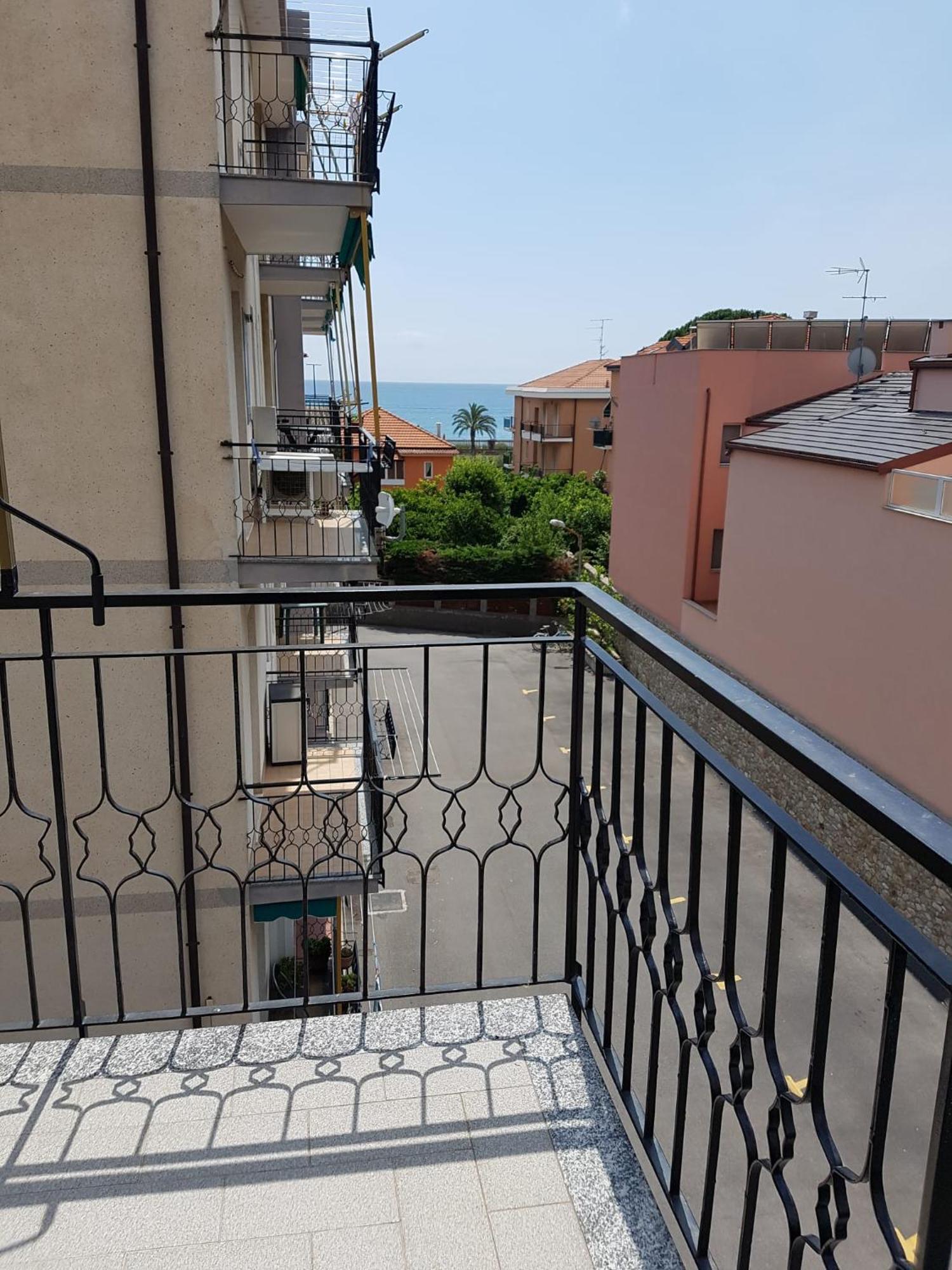 Residence Villa Carmen Fronte Mare A 50 Mt Pietra Ligure Bagian luar foto