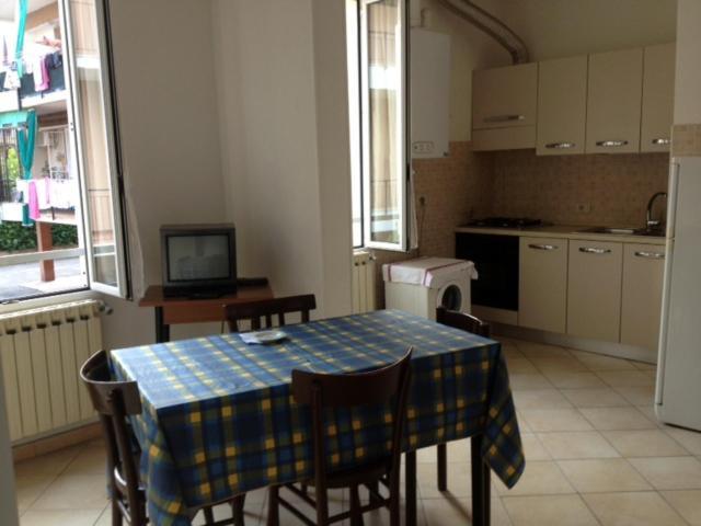 Residence Villa Carmen Fronte Mare A 50 Mt Pietra Ligure Bagian luar foto
