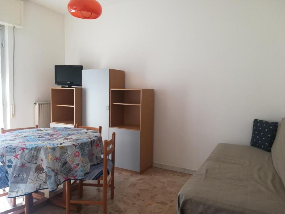 Residence Villa Carmen Fronte Mare A 50 Mt Pietra Ligure Bagian luar foto