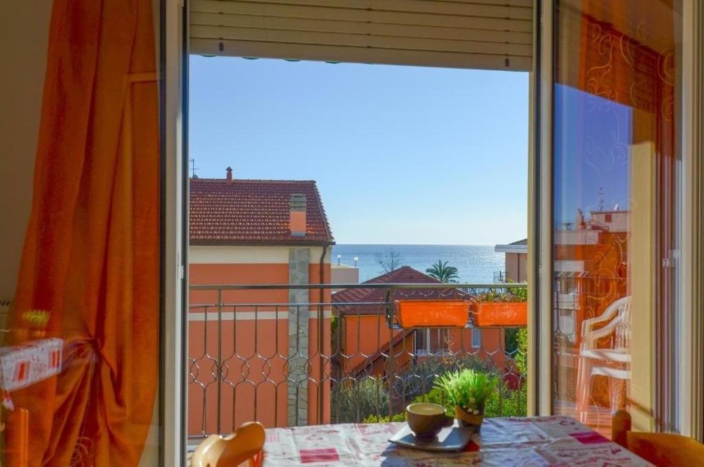 Residence Villa Carmen Fronte Mare A 50 Mt Pietra Ligure Bagian luar foto