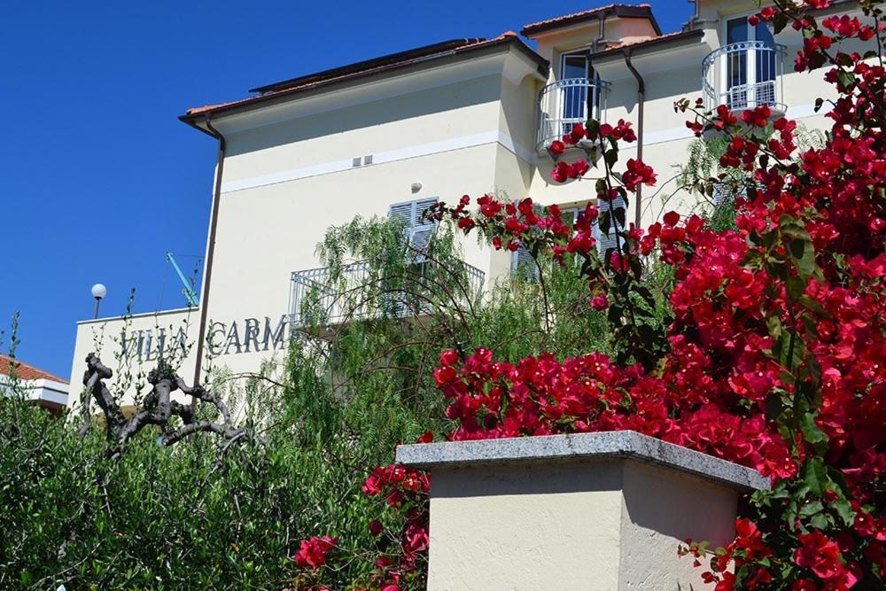 Residence Villa Carmen Fronte Mare A 50 Mt Pietra Ligure Bagian luar foto