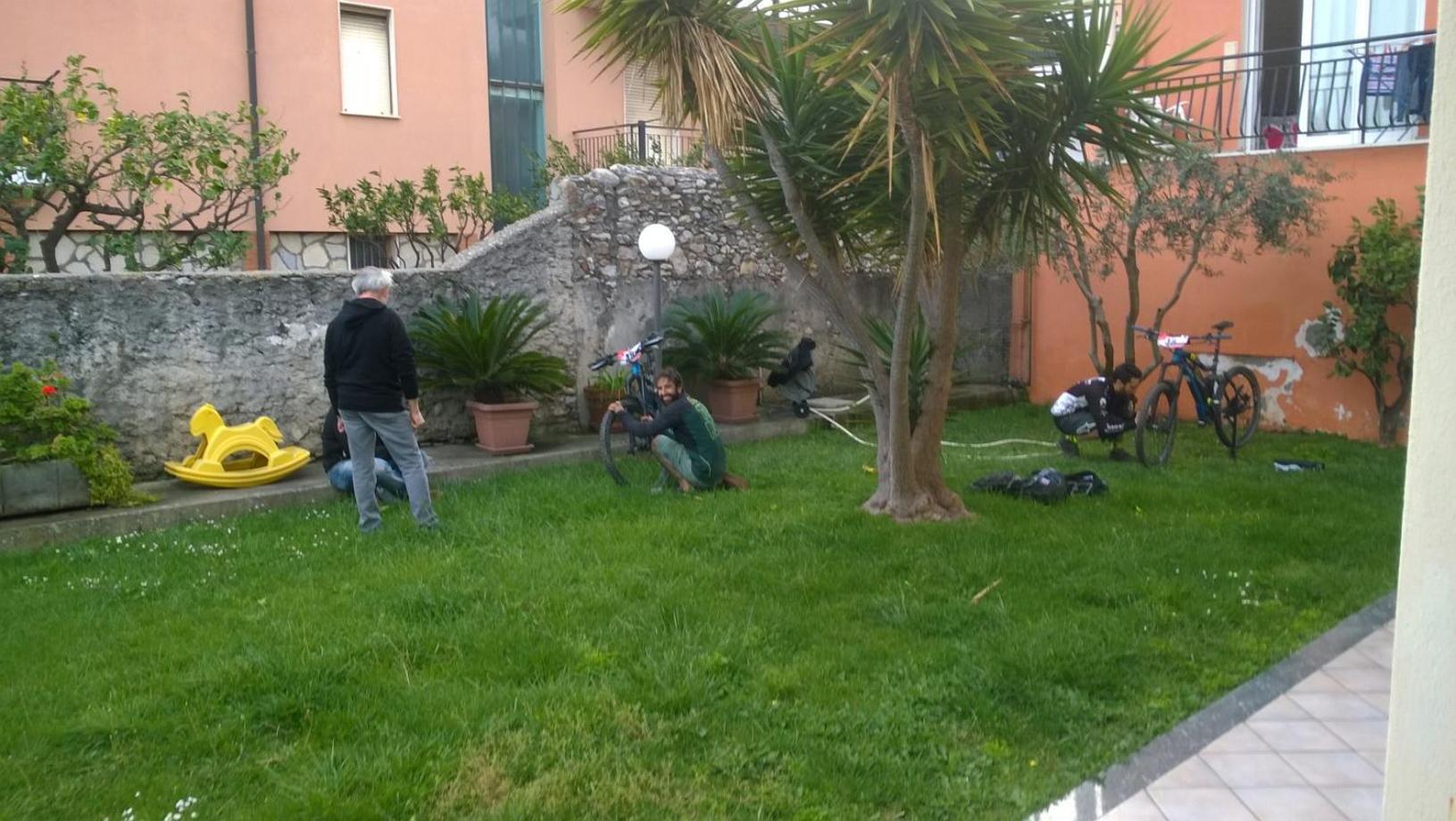 Residence Villa Carmen Fronte Mare A 50 Mt Pietra Ligure Bagian luar foto