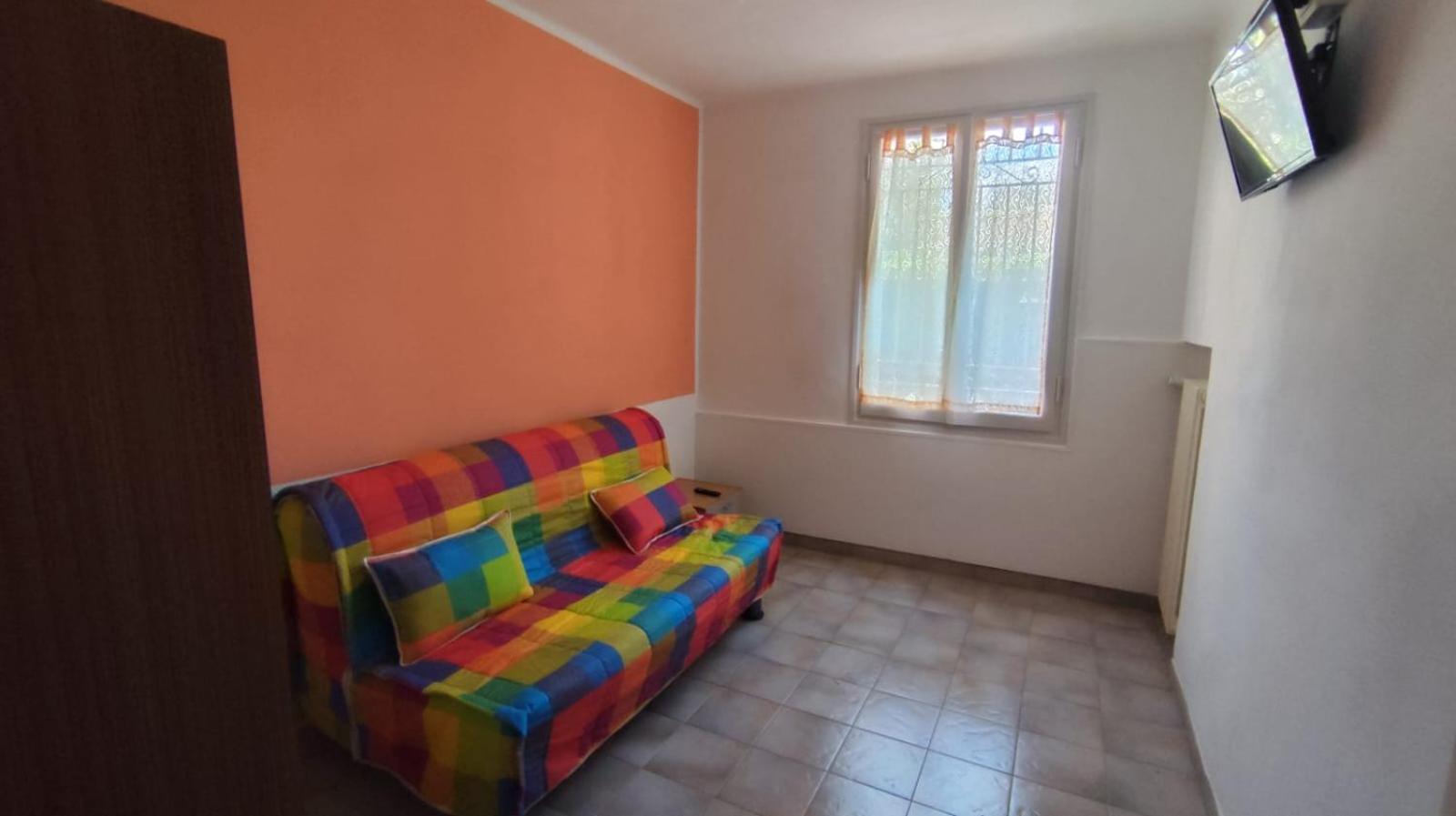 Residence Villa Carmen Fronte Mare A 50 Mt Pietra Ligure Bagian luar foto