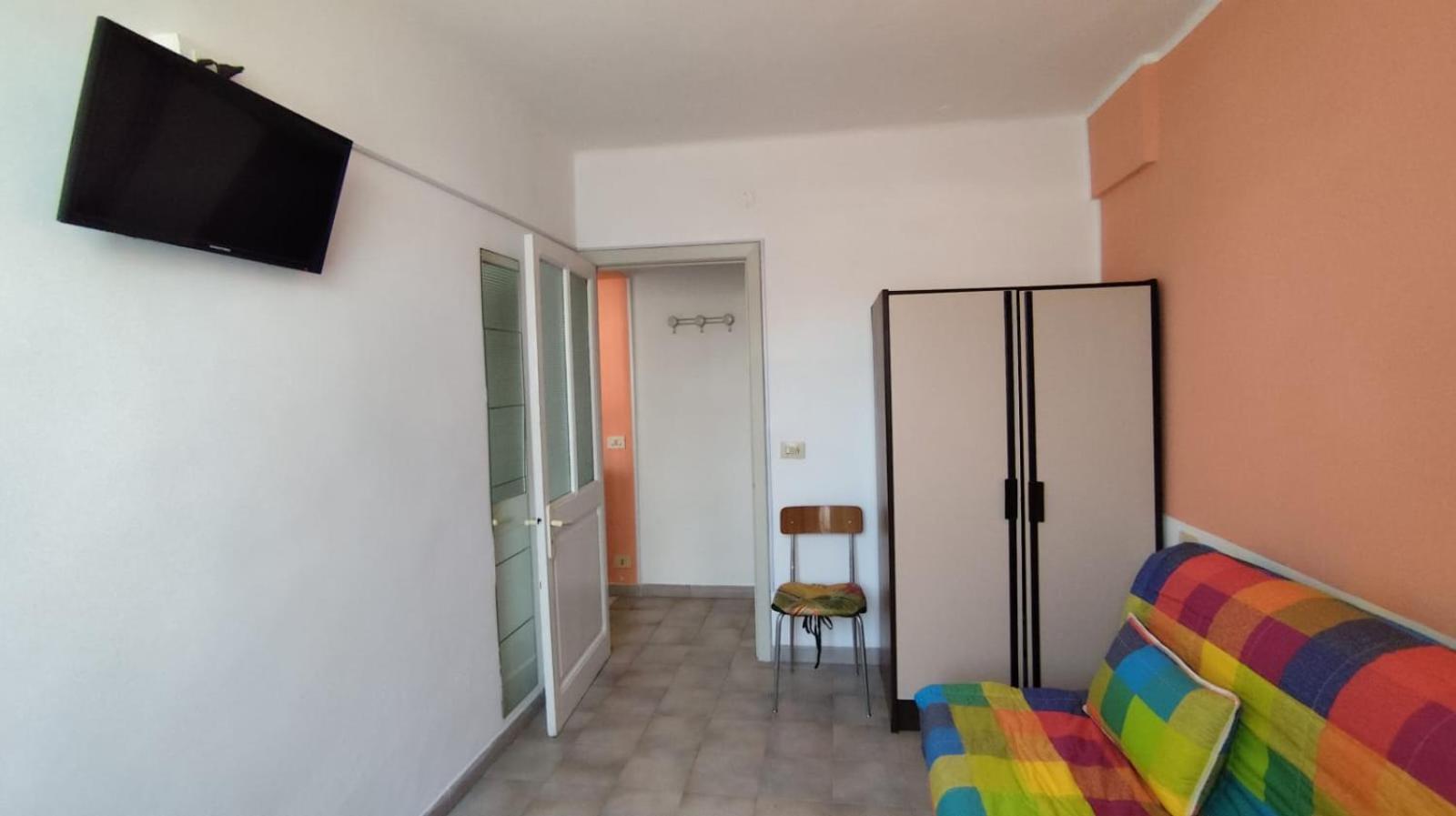 Residence Villa Carmen Fronte Mare A 50 Mt Pietra Ligure Bagian luar foto