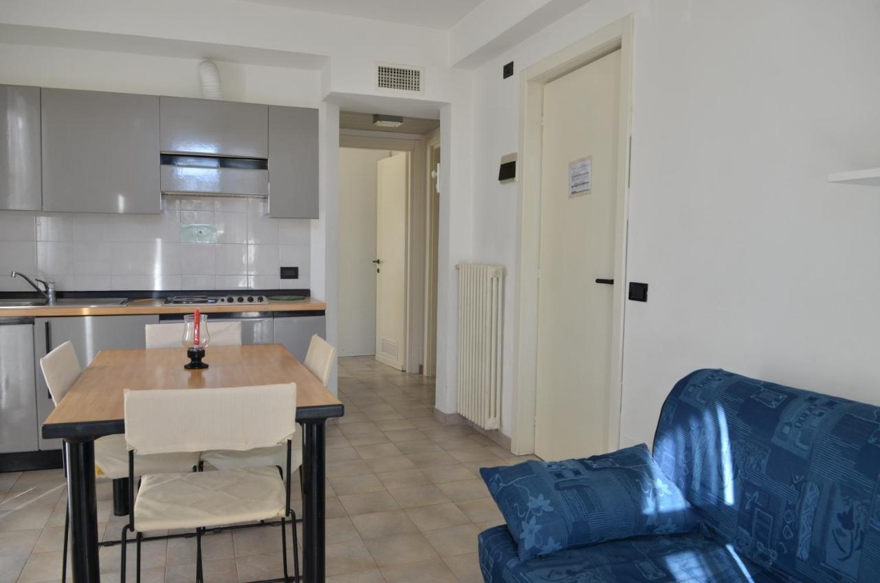 Residence Villa Carmen Fronte Mare A 50 Mt Pietra Ligure Bagian luar foto
