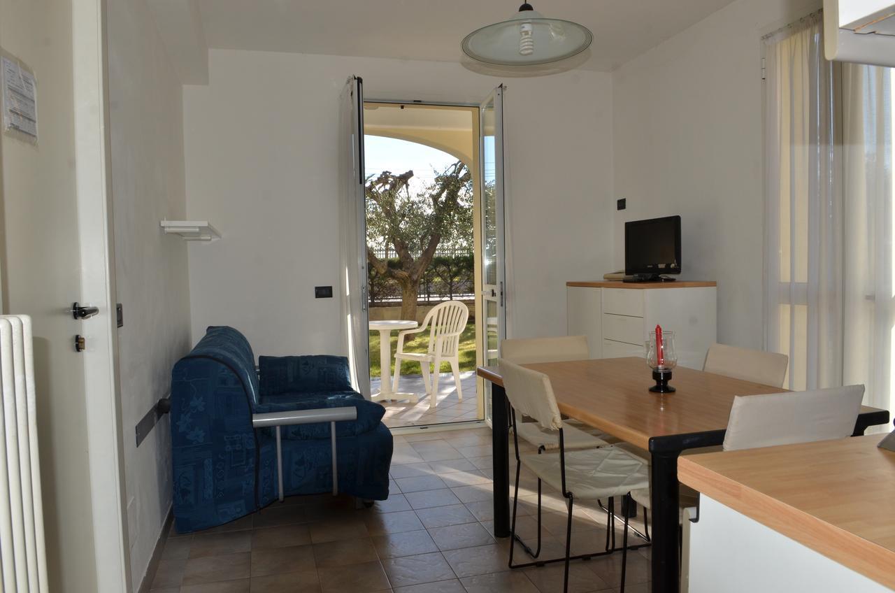 Residence Villa Carmen Fronte Mare A 50 Mt Pietra Ligure Bagian luar foto